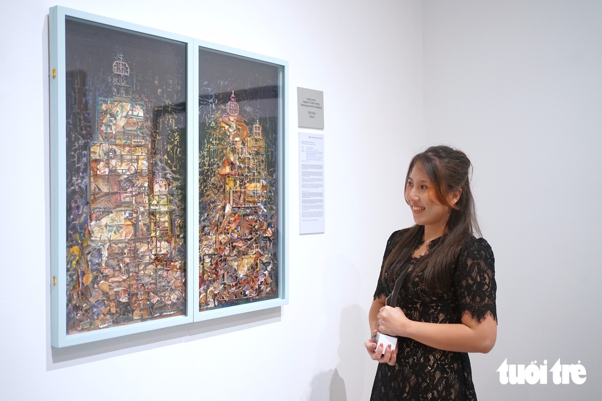‘Sự sống, sự chết và đèn neon’ đoạt giải UOB Painting of the Year 2026 - Ảnh 7.