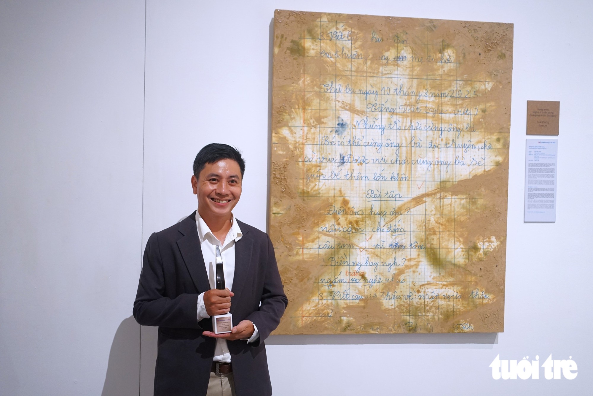 ‘Sự sống, sự chết và đèn neon’ đoạt giải UOB Painting of the Year 2026 - Ảnh 11.