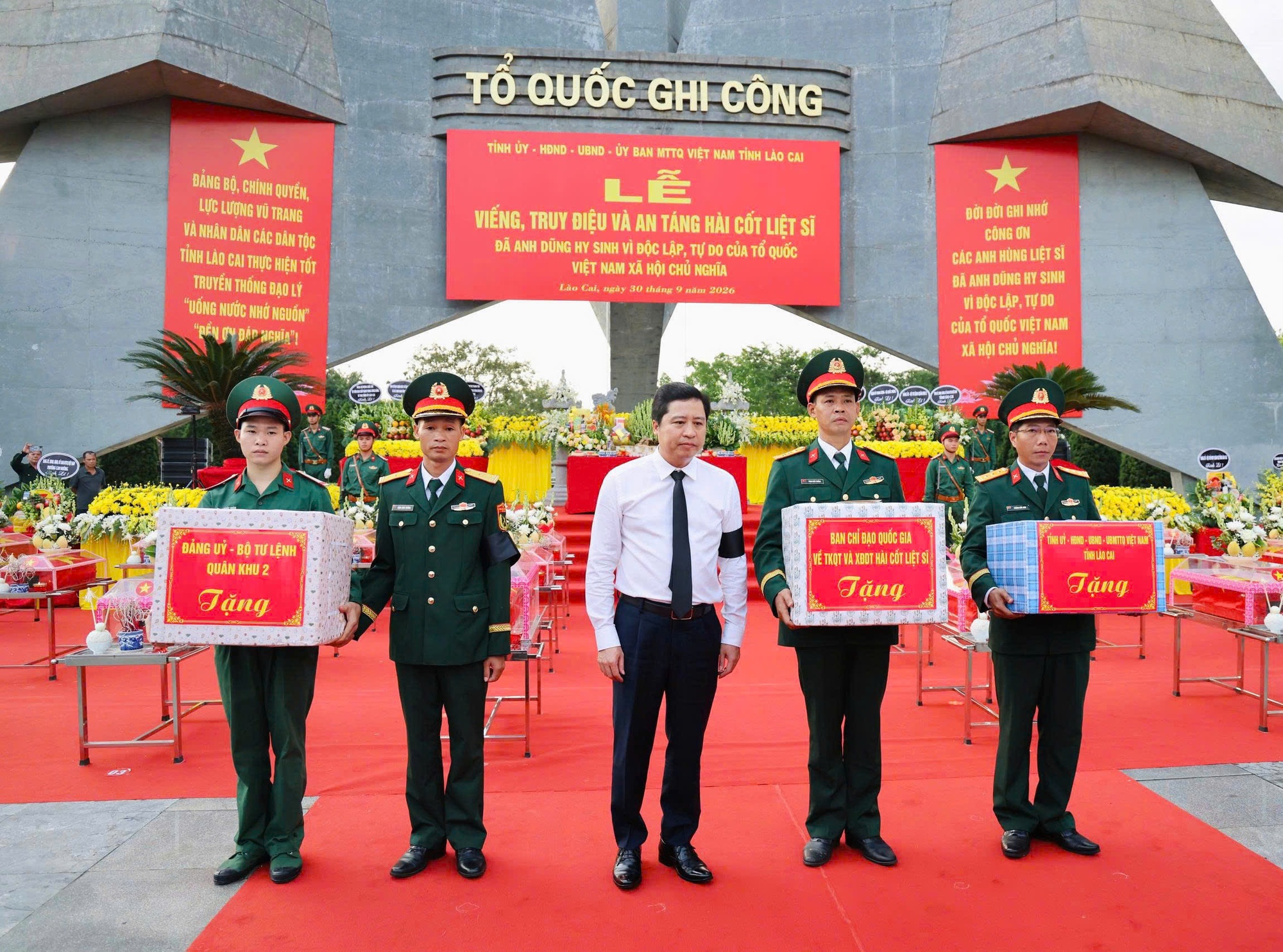 Cha tôi đã được trở về quê nhà, được nằm giữa vòng tay yêu thương của gia đình, quê hương - Ảnh 8.