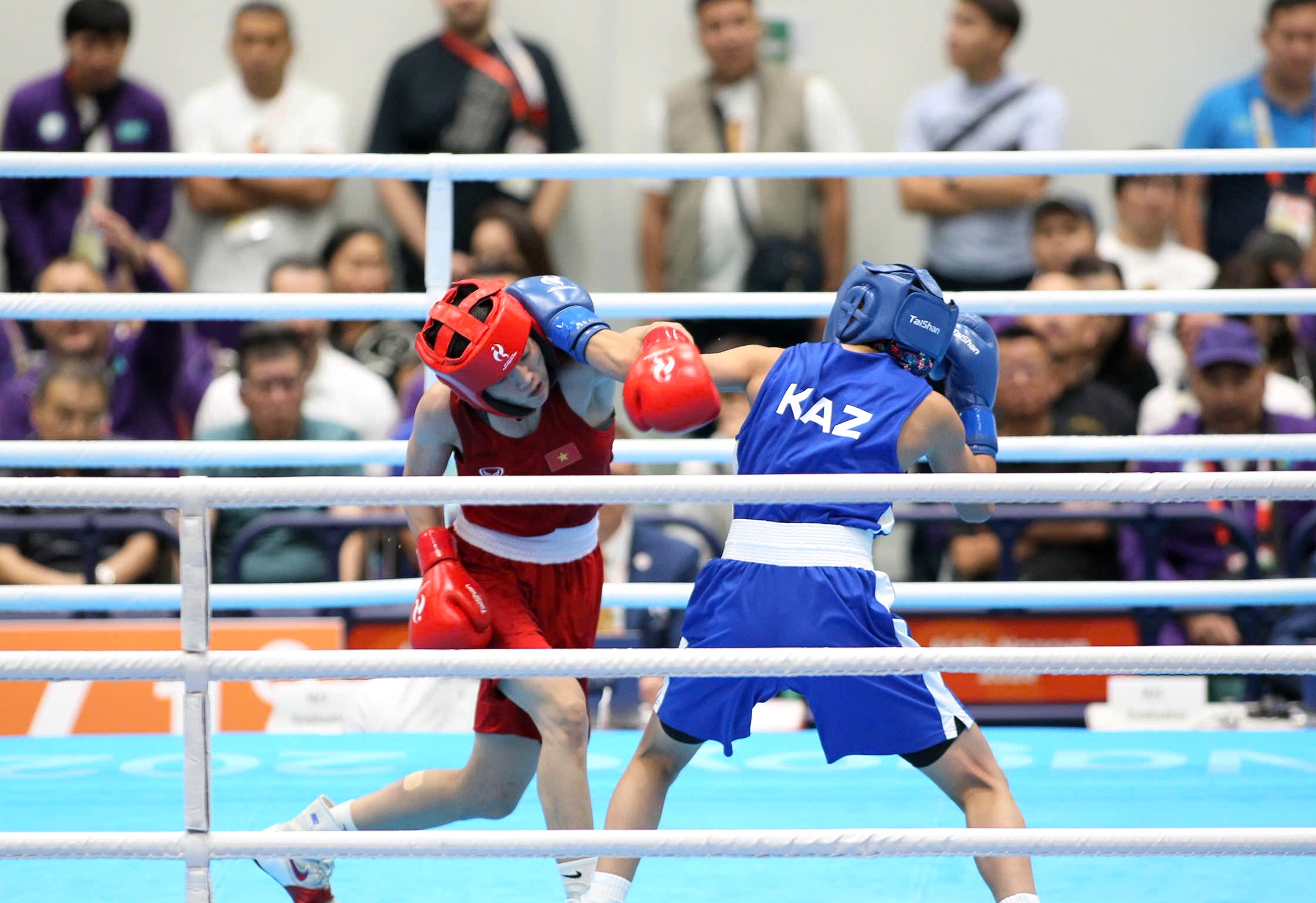 Đánh bại nhà vô địch boxing thế giới, Nguyễn Thị Tâm vào chung kết tranh HCV Asiad - Ảnh 2.