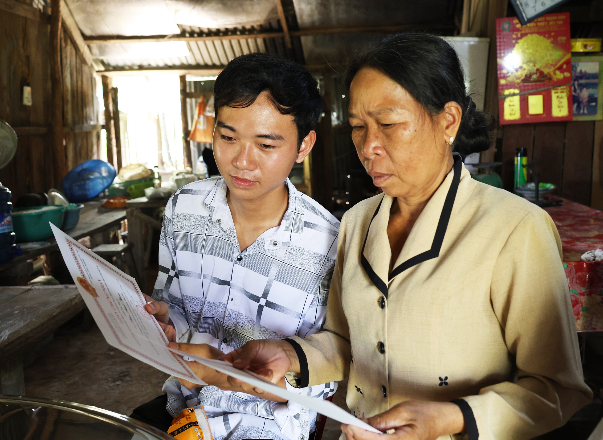 Phan Minh Thuận làm thuê, học bổ túc đoạt giải Hóa, đậu đại học - Ảnh 2.