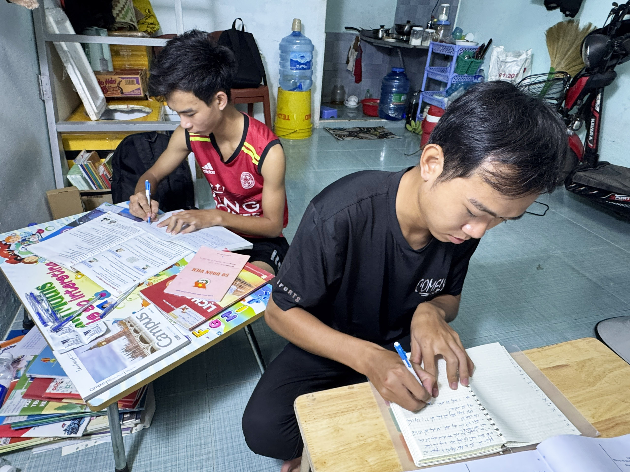 Phan Minh Thuận làm thuê, học bổ túc đoạt giải Hóa, đậu đại học - Ảnh 8.