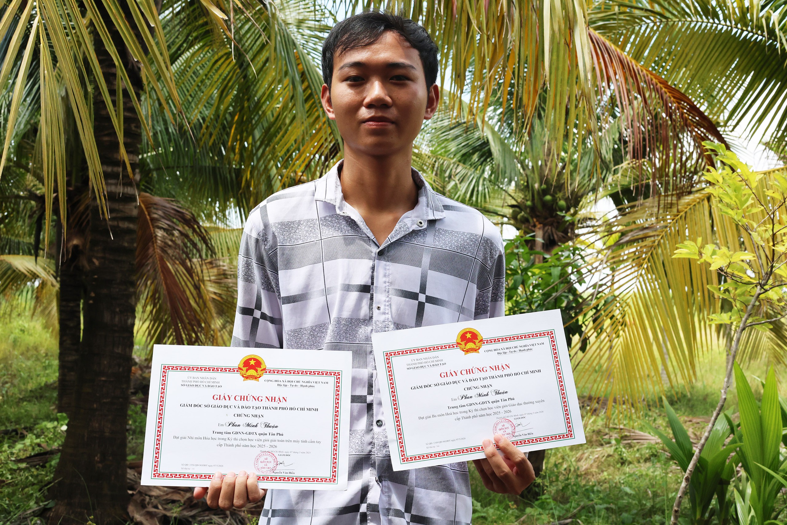 Phan Minh Thuận làm thuê, học bổ túc đoạt giải Hóa, đậu đại học - Ảnh 3.