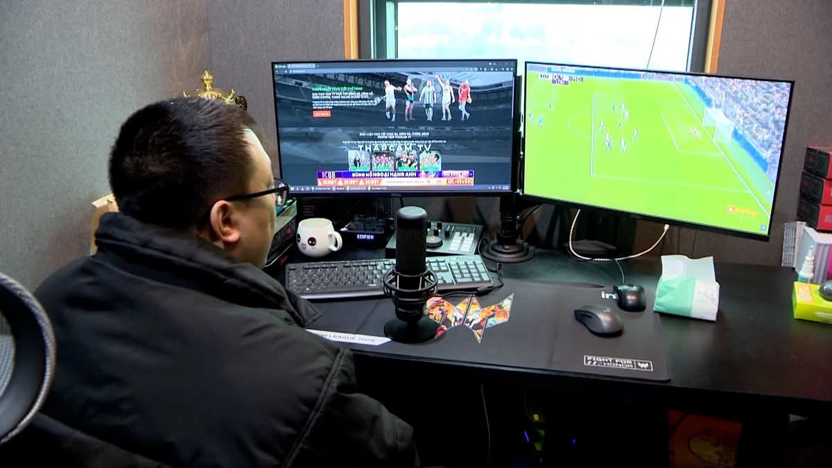 Nhóm bình luận viên Anh Thỏ, Người Dơi, Batman của XoilacTV hưởng tiền 'khủng' thế nào? - Ảnh 1.