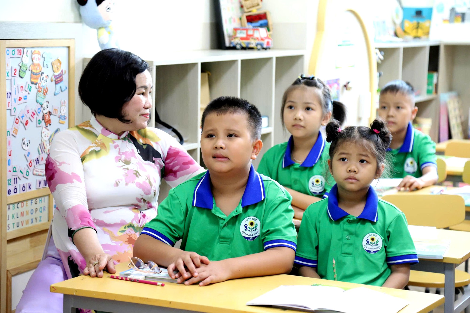 Tiếng trống khai giảng giữa bệnh viện: 'Con muốn được hết bệnh để đi học cùng với bạn' - Ảnh 8.