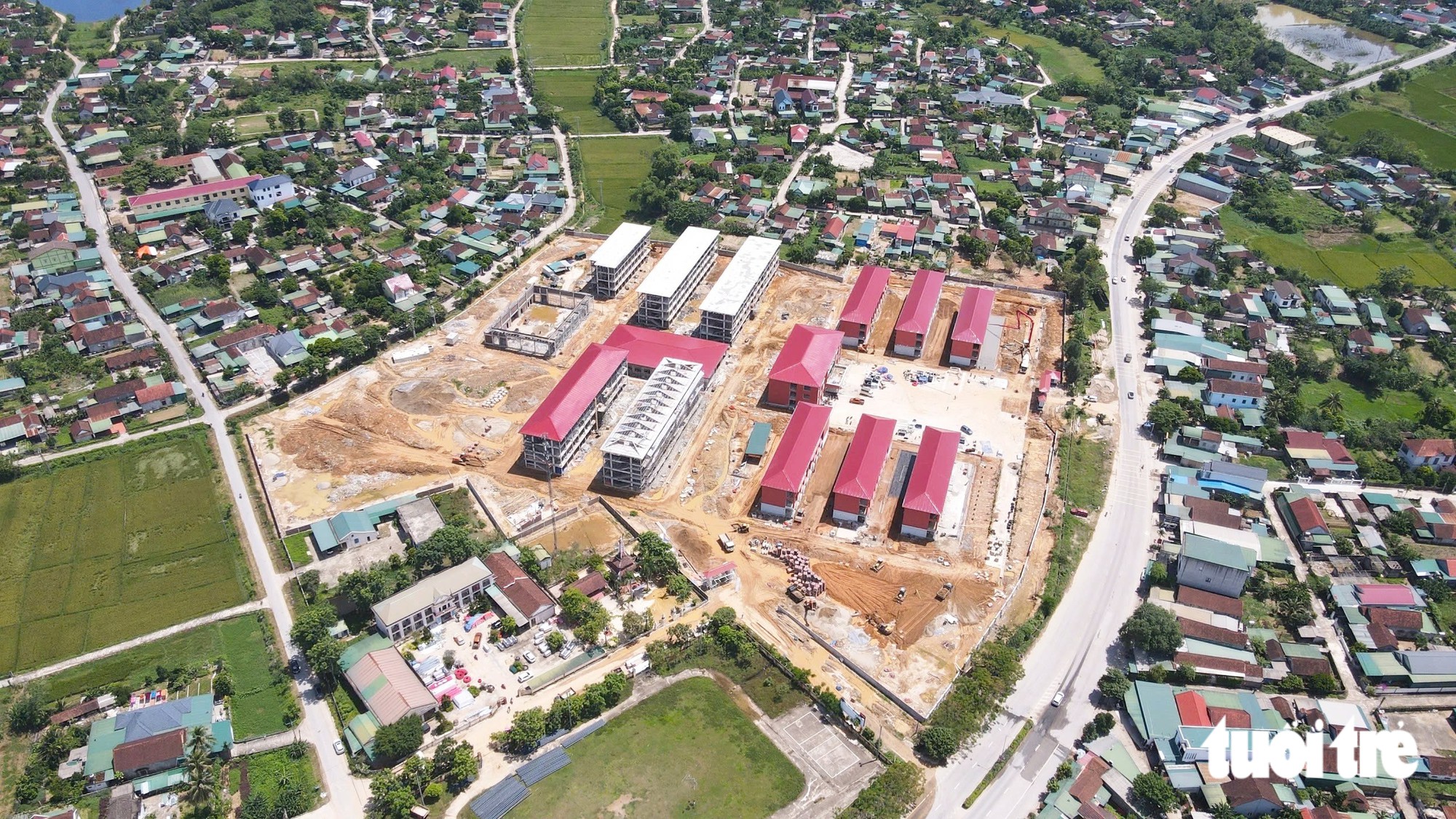 Phụ huynh xứ Nghệ gửi niềm tin ở trường nội trú liên cấp mới - Ảnh 3.