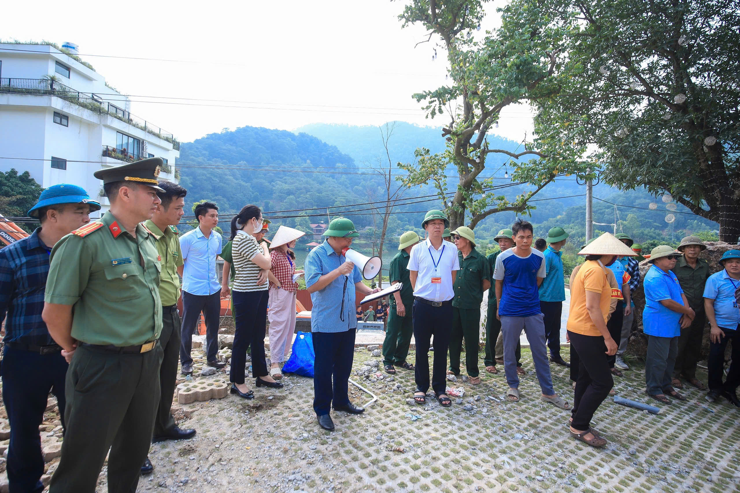 Hà Nội cưỡng chế phá dỡ villa , homestay sai phép tại rừng phòng hộ năm 2026 - Ảnh 4.