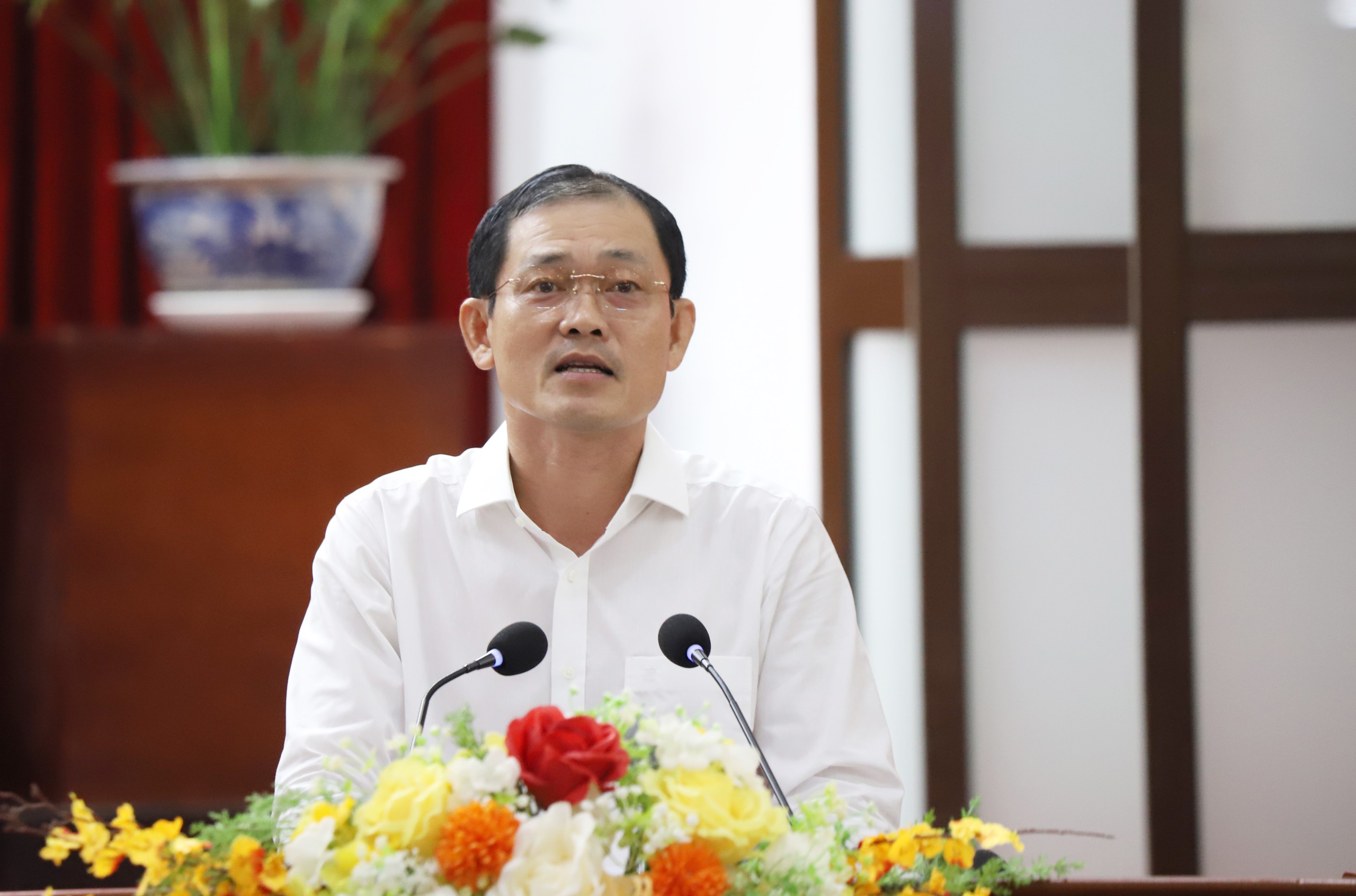 200m đường làm hai nhiệm kỳ không xong, Bí thư Thành ủy gọi chủ tịch phường thì xong - Ảnh 1.