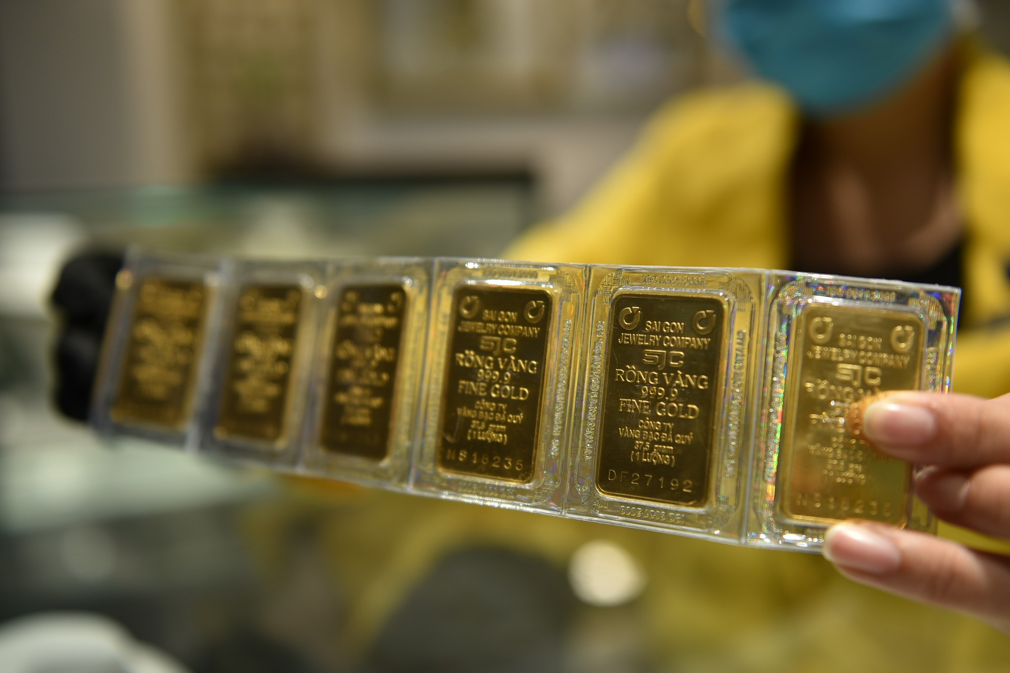 Ông Trump ra 'tối hậu thư' Fed phải hạ lãi suất, giá vàng giằng co mạnh  - Ảnh 2.