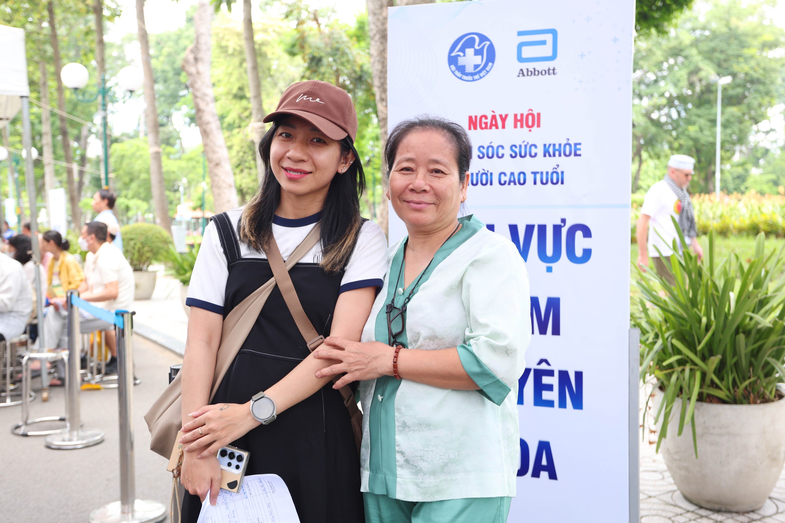 Abbott nỗ lực thúc đẩy chăm sóc chủ động để người cao tuổi sống khỏe hơn - Ảnh 2.