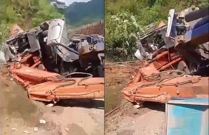 Lật xe tải chở máy múc đè chết hai vợ chồng đi xe máy - Ảnh 1.