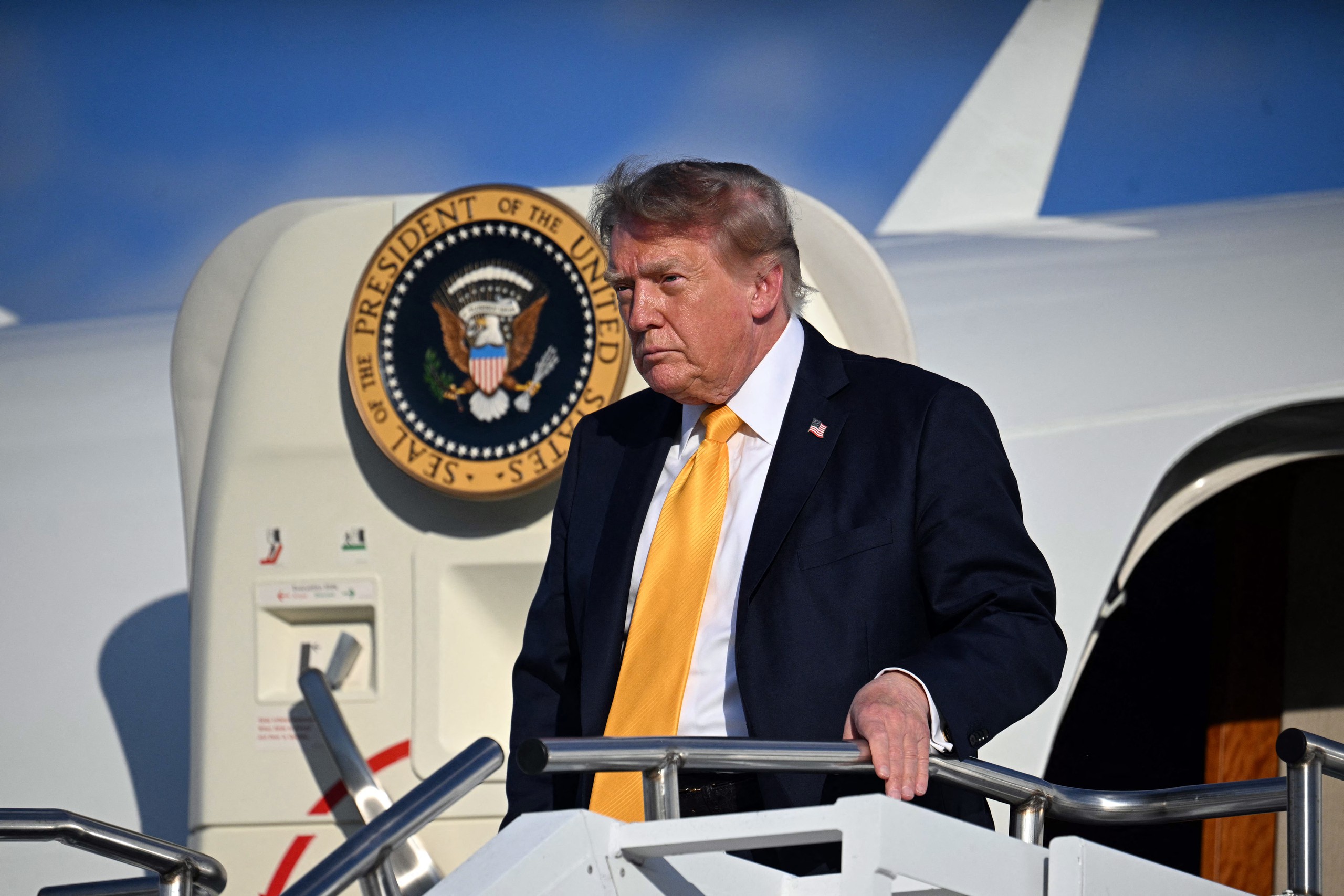 Ông Trump vẫn dùng Air Force One mới dù chưa hoàn tất nâng cấp an ninh - Ảnh 1.