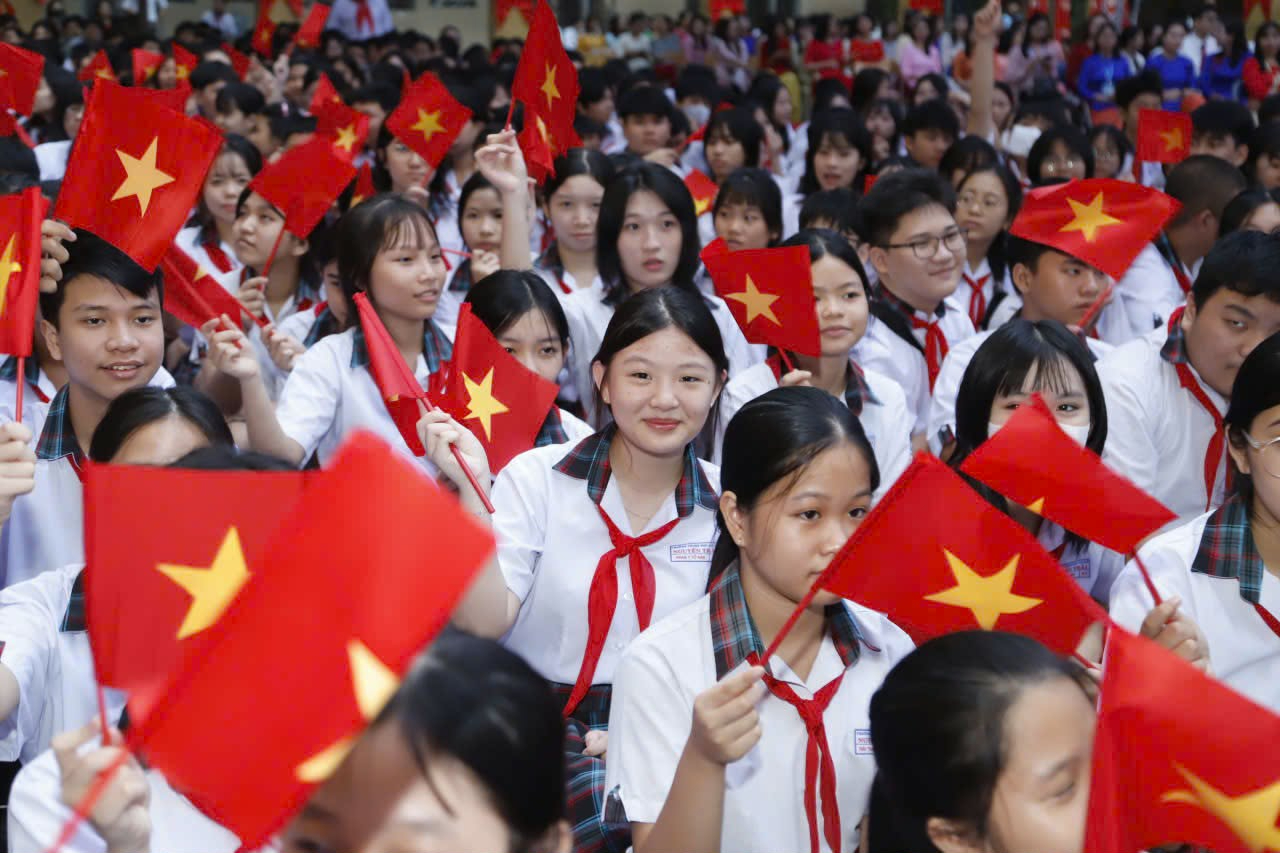 Bí thư Trần Lưu Quang, chủ tịch Nguyễn Văn Được dự lễ khai giảng tại Trường THPT Trần Khai Nguyên - Ảnh 9.