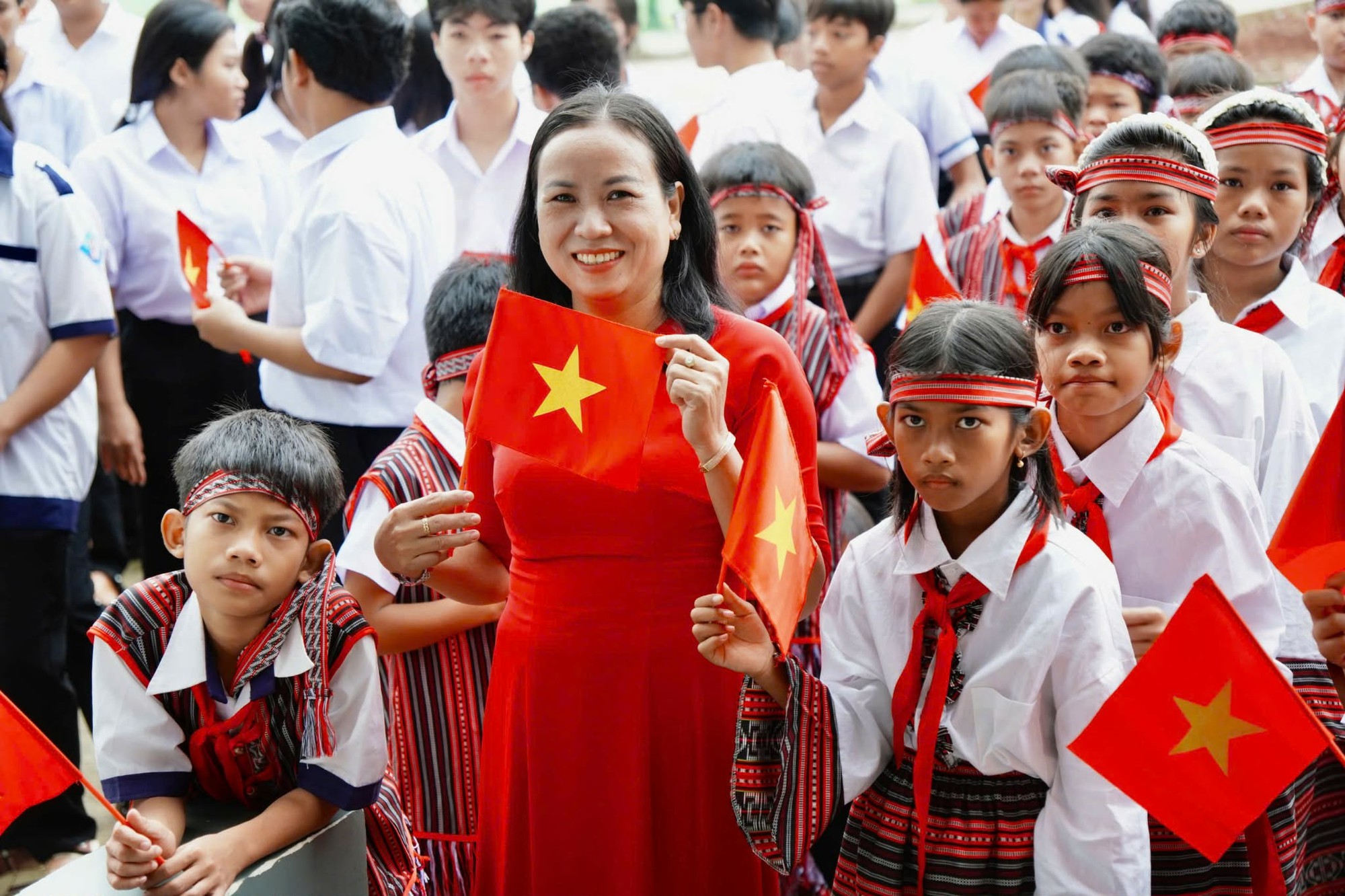 Bí thư Trần Lưu Quang, chủ tịch Nguyễn Văn Được dự lễ khai giảng tại Trường THPT Trần Khai Nguyên - Ảnh 11.