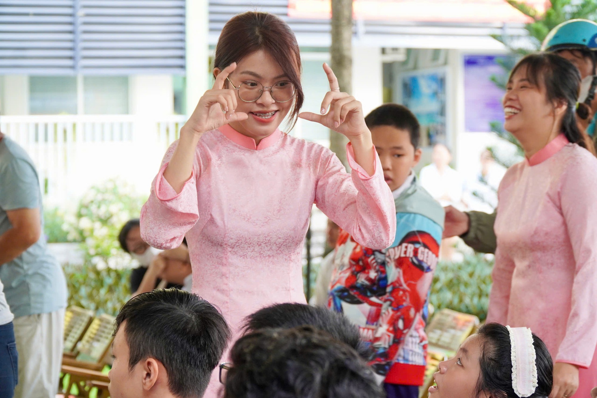 Bí thư Trần Lưu Quang, chủ tịch Nguyễn Văn Được dự lễ khai giảng tại Trường THPT Trần Khai Nguyên - Ảnh 12.