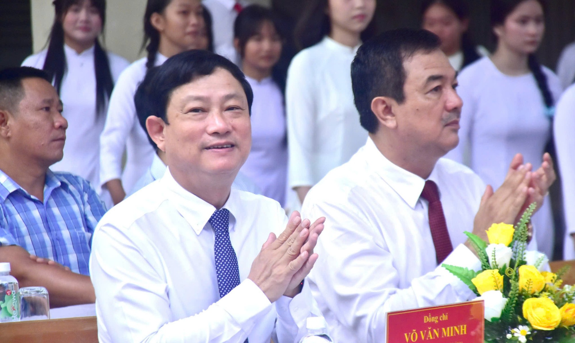 Bí thư Trần Lưu Quang, chủ tịch Nguyễn Văn Được dự lễ khai giảng tại Trường THPT Trần Khai Nguyên - Ảnh 4.