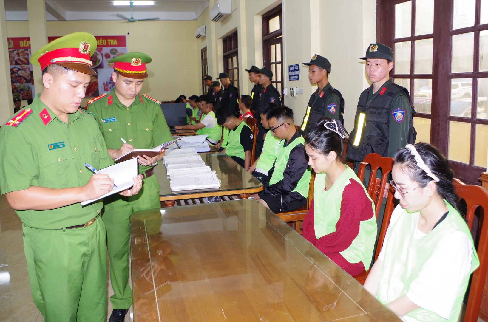 Lãnh đạo Bộ Công an đề nghị Công an Ninh Bình điều tra mở rộng vụ lừa đảo 250 tỉ đồng - Ảnh 1.