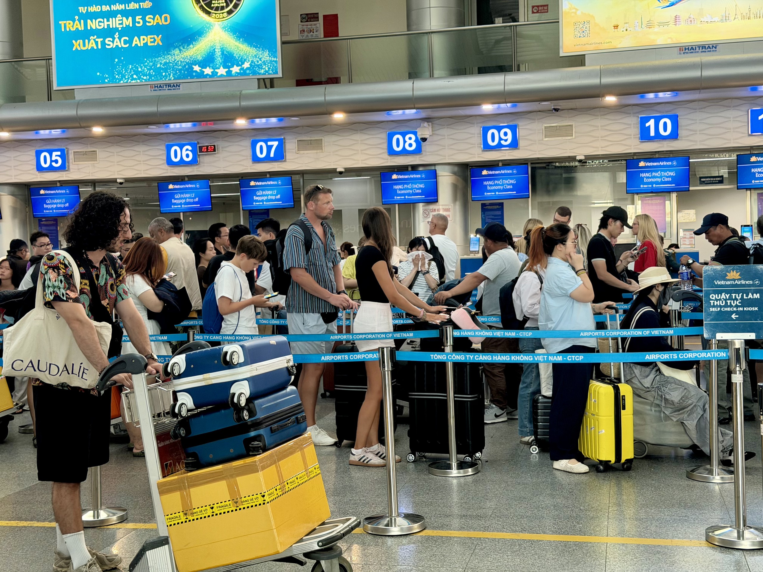 Vé máy bay giảm sâu sau lễ, khứ hồi chỉ từ 1,2 triệu đồng  - Ảnh 1.