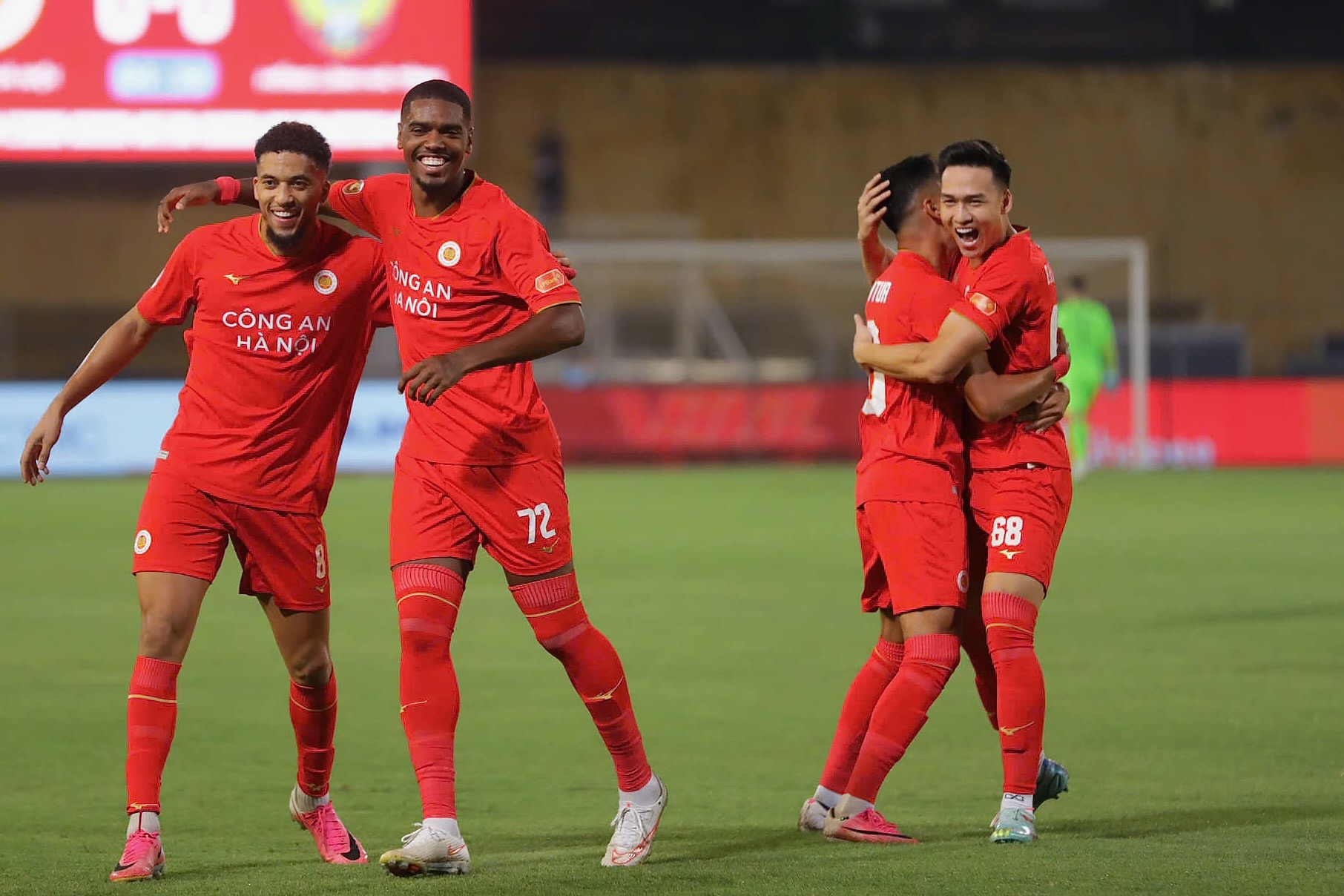 Tuyển thủ Bùi Hoàng Việt Anh kiến tạo, CLB Công An Hà Nội thắng Hà Tĩnh 2-0 - Ảnh 1.