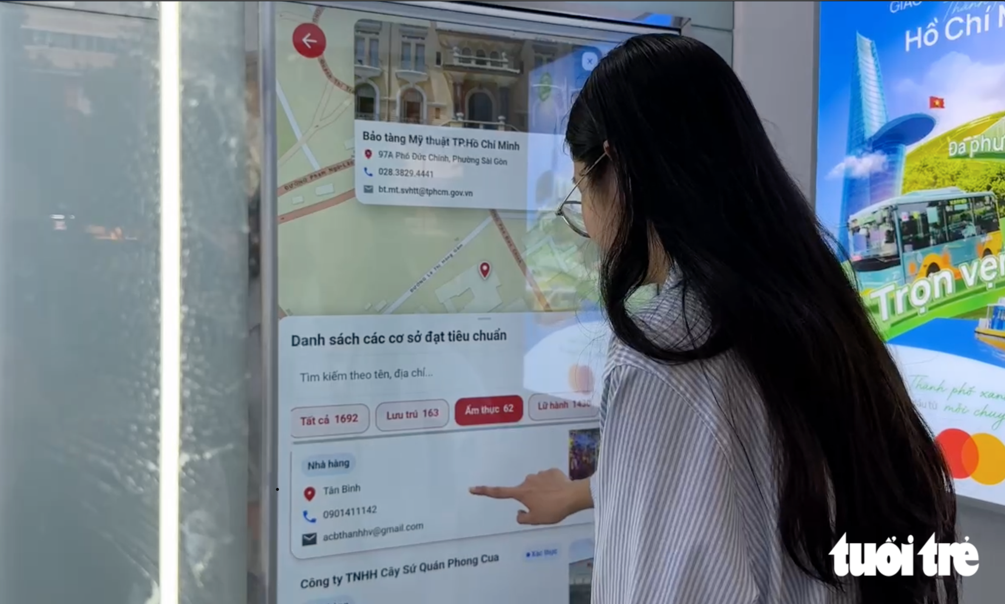 GenZ thích thú trãi nghiệm Trạm công dân số ở TP.HCM - Ảnh 3.