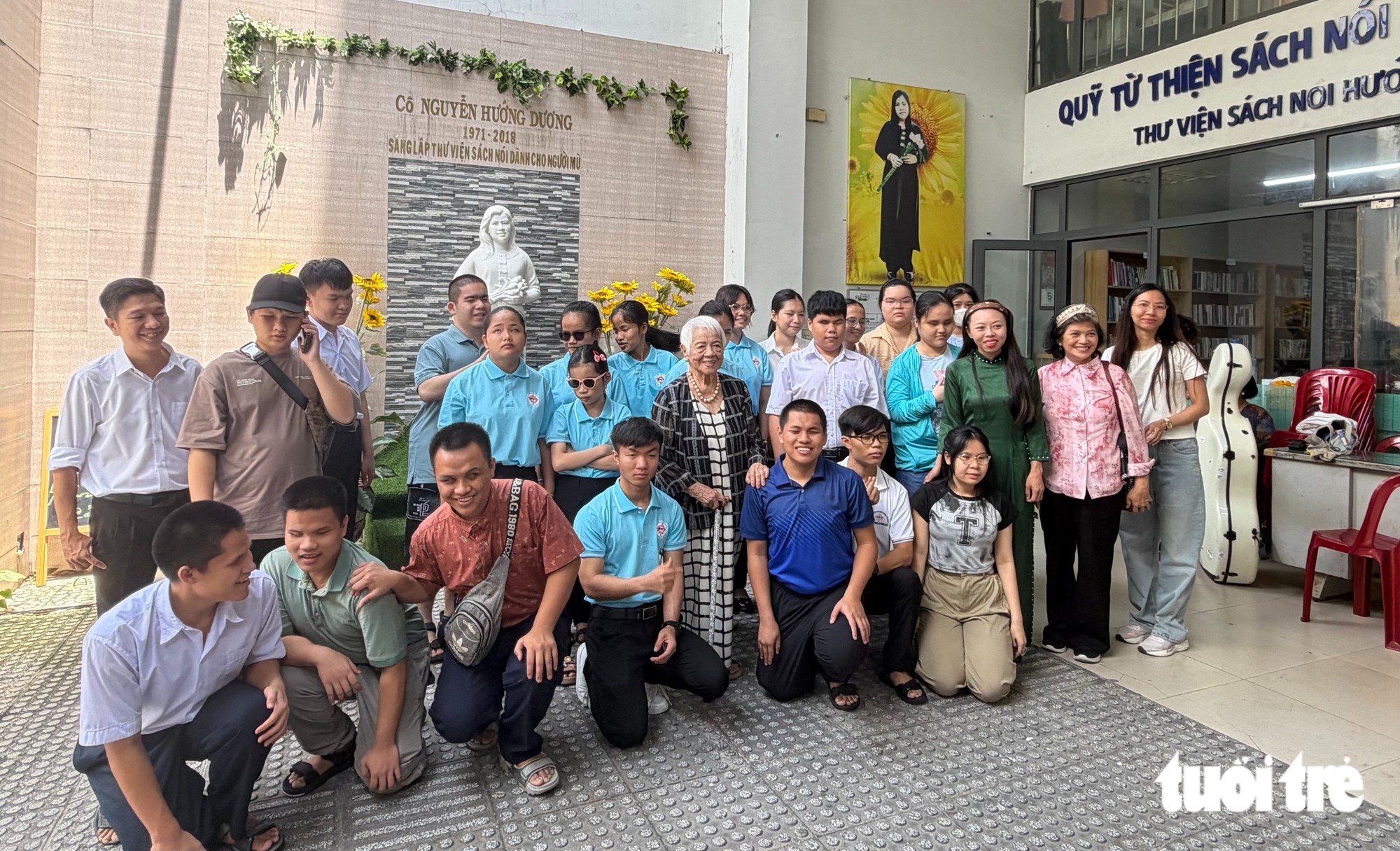 Nhà văn Xuân Phượng: 97 tuổi vẫn viết, vẫn học, vẫn lắng nghe - Ảnh 9.
