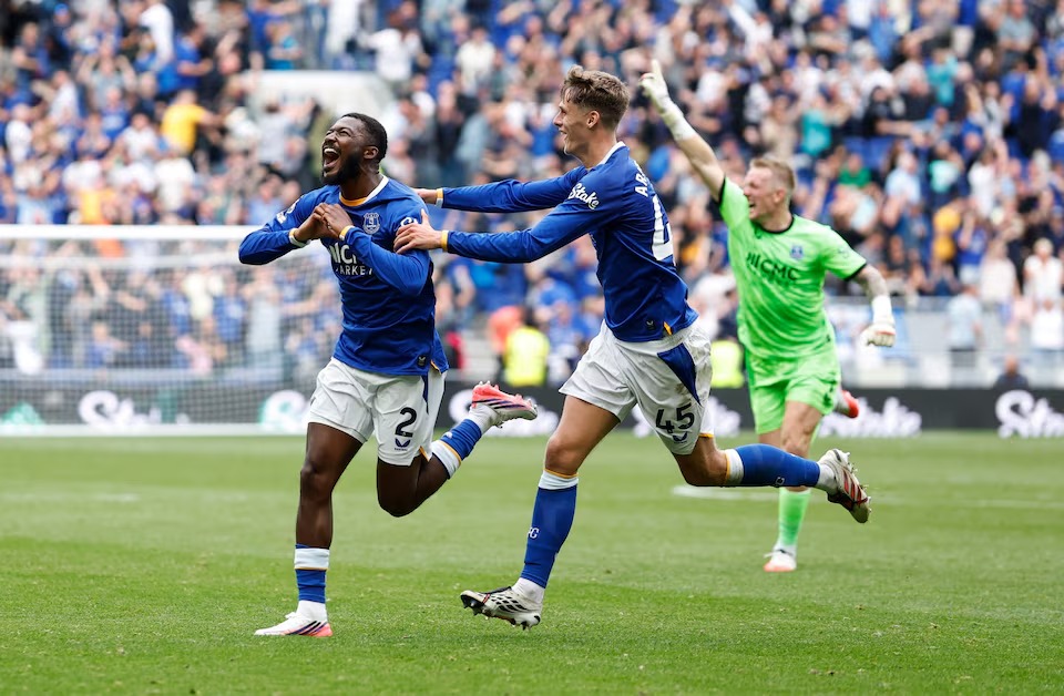 Siêu phẩm phút bù giờ khiến Man United đánh rơi chiến thắng trước Everton - Ảnh 1.