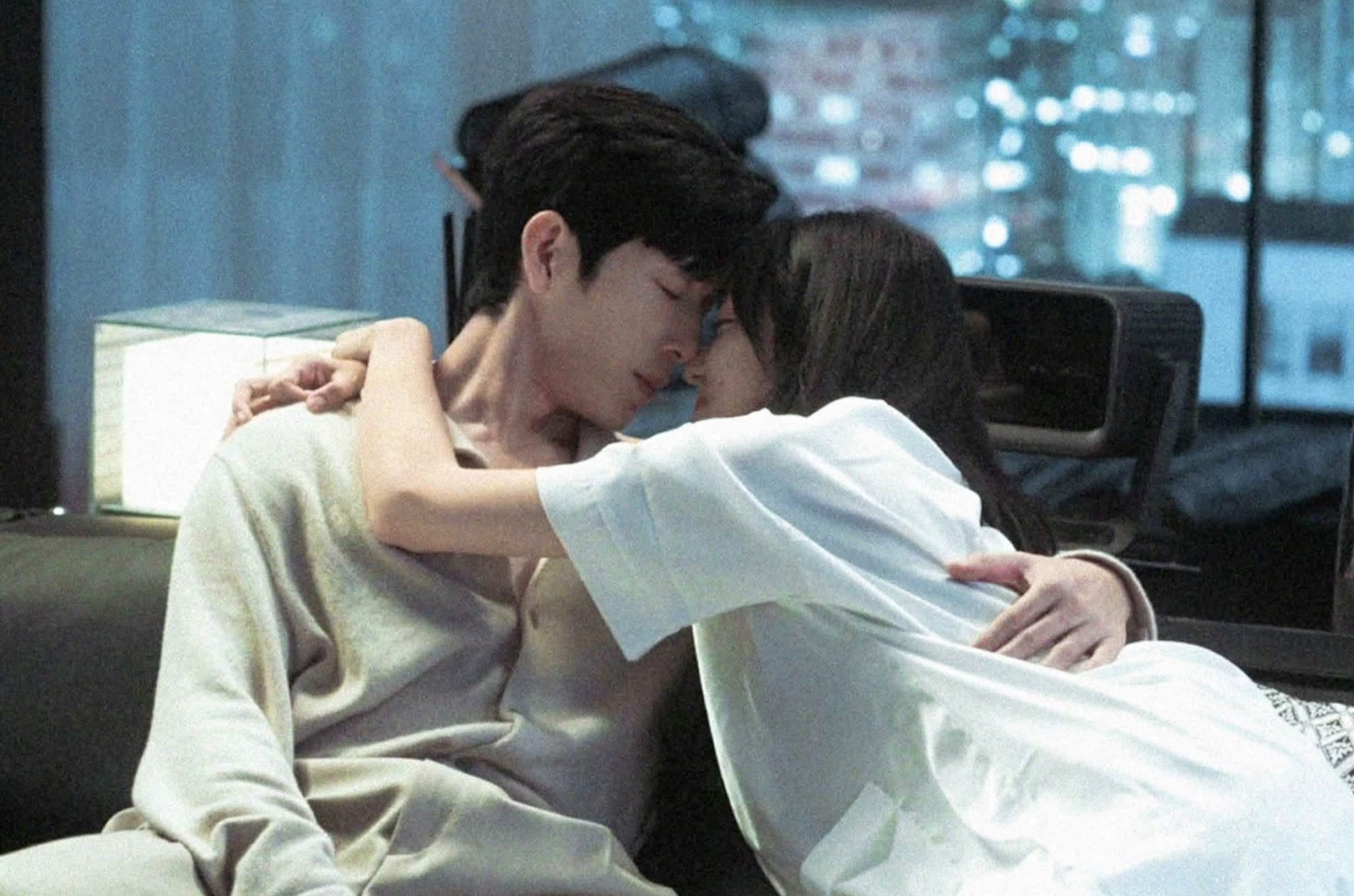 Đầu xuân tươi sáng khiến giới trẻ mê mẩn, người có gia đình ngán ngẩm: 'Yêu vậy có đáng?' - Ảnh 1.