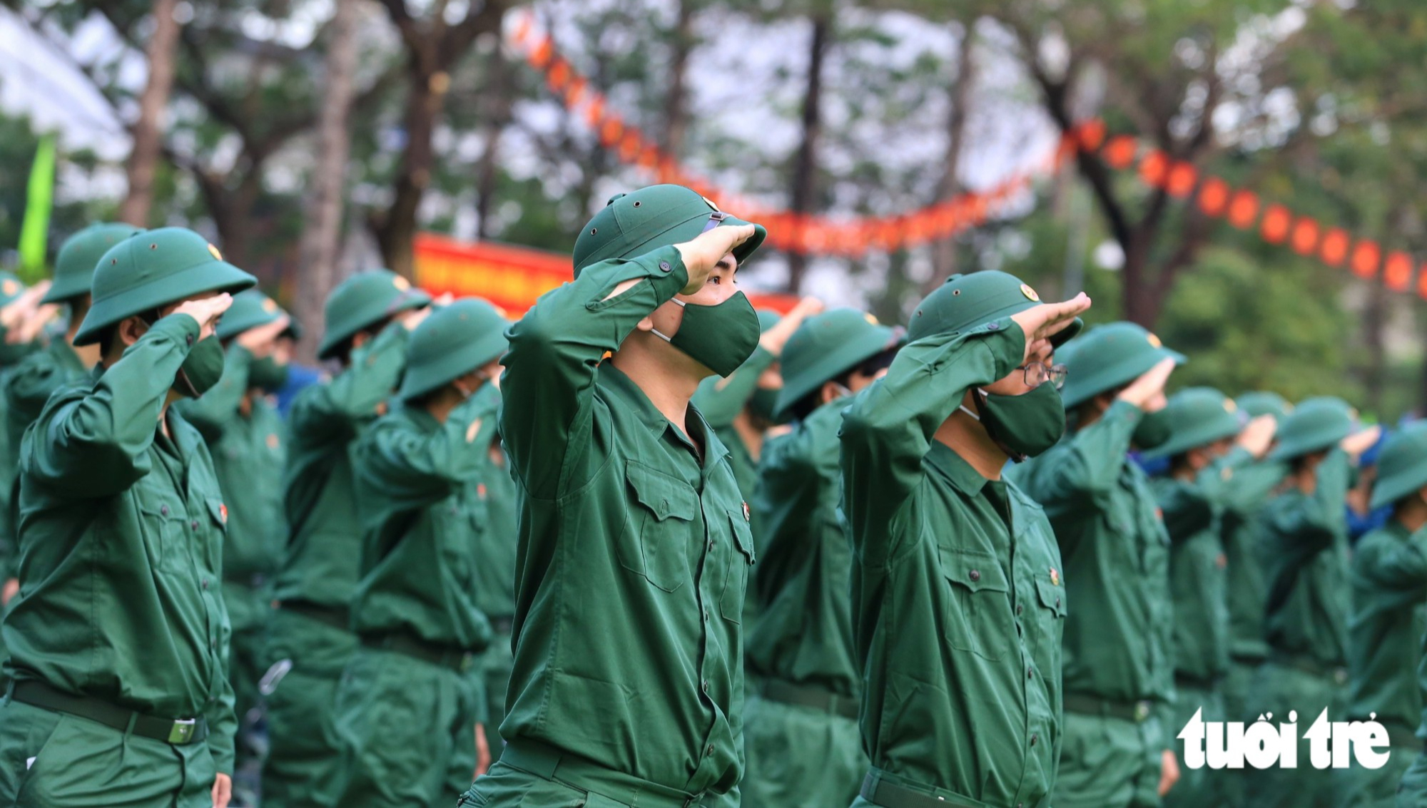 Thôi học đại học giữa chừng có còn được tạm hoãn nghĩa vụ quân sự? - Ảnh 1.