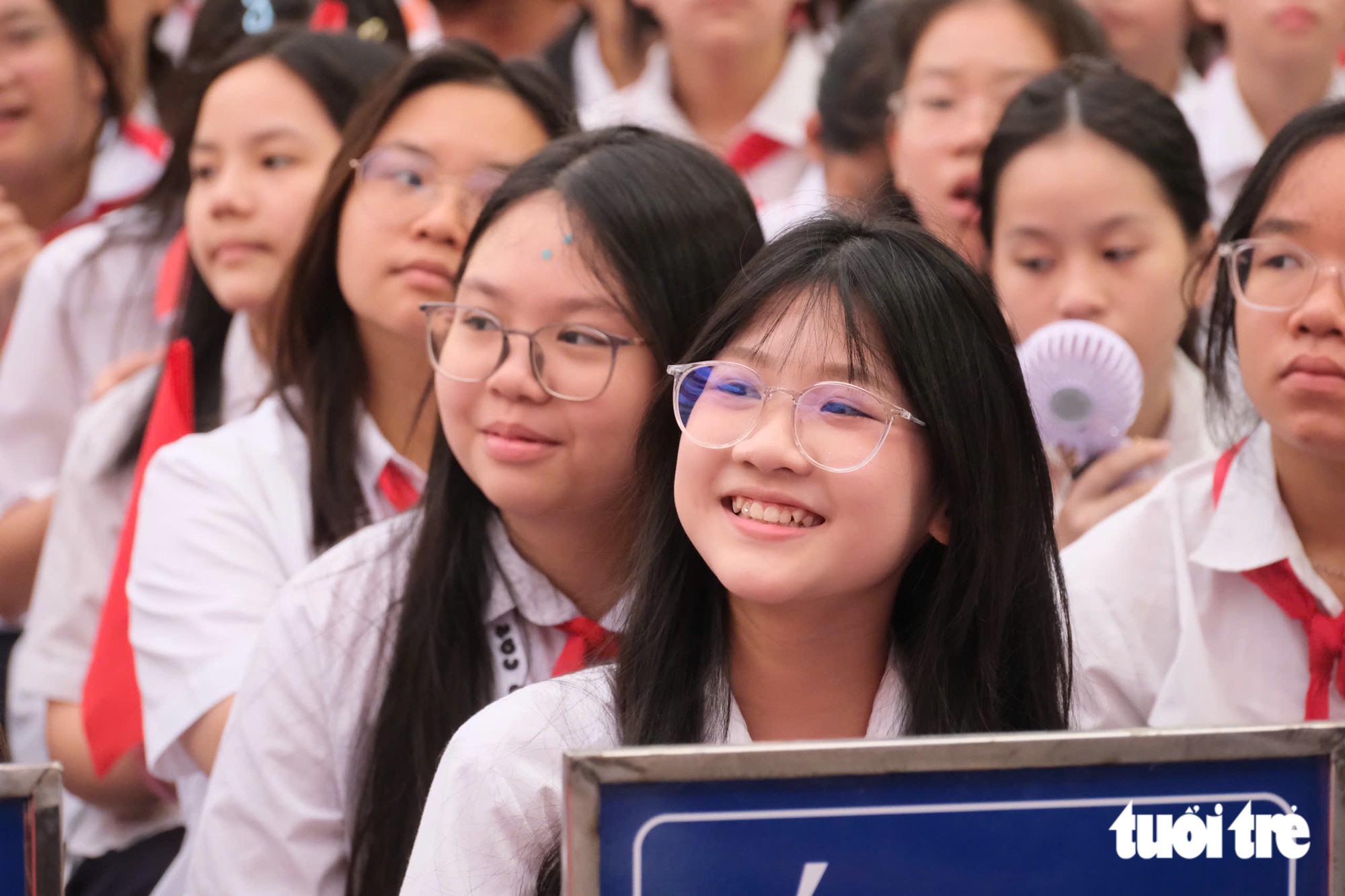 Bộ Giáo dục: Sẽ sửa đổi đồng bộ sách giáo khoa - Ảnh 1.