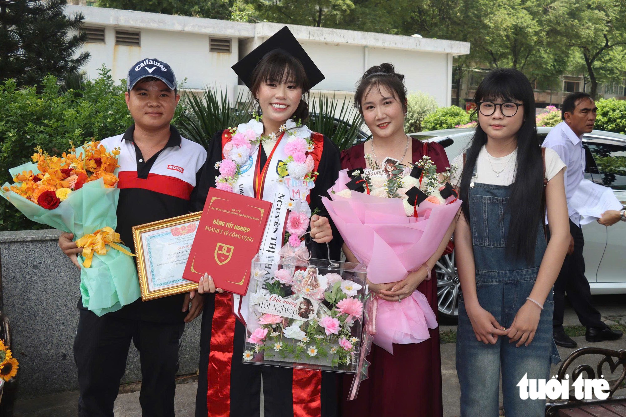 Không có mẹ cha, nhặt ve chai từng đêm ở chợ Mỹ Tho, nữ sinh được Tuổi Trẻ giúp đi học tốt nghiệp ĐH Y Dược TP.HCM - Ảnh 5.