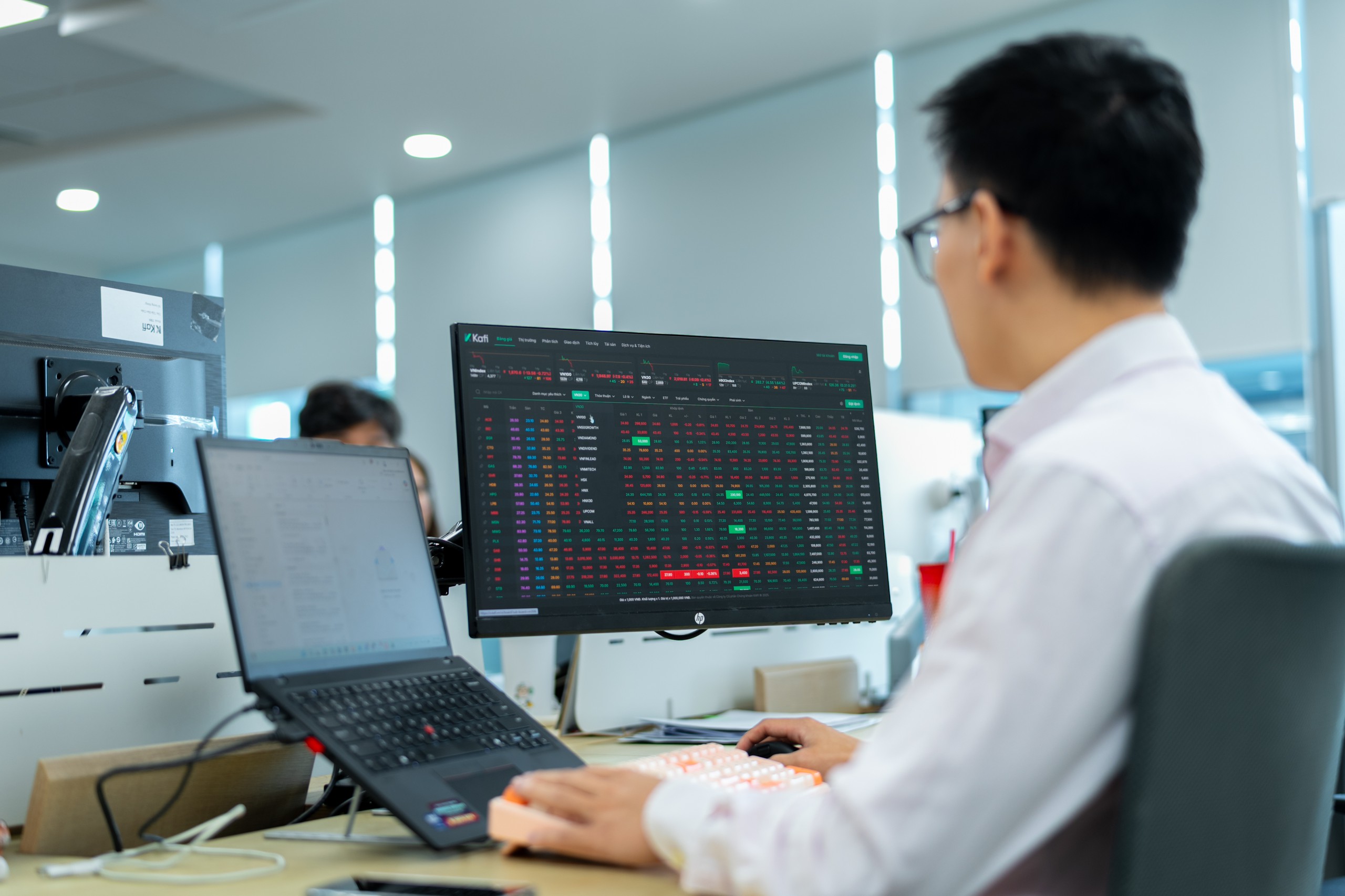 Chứng khoán tuần mới: Đếm ngược nâng hạng, VN-Index nhắm mốc 1.900 điểm - Ảnh 1.