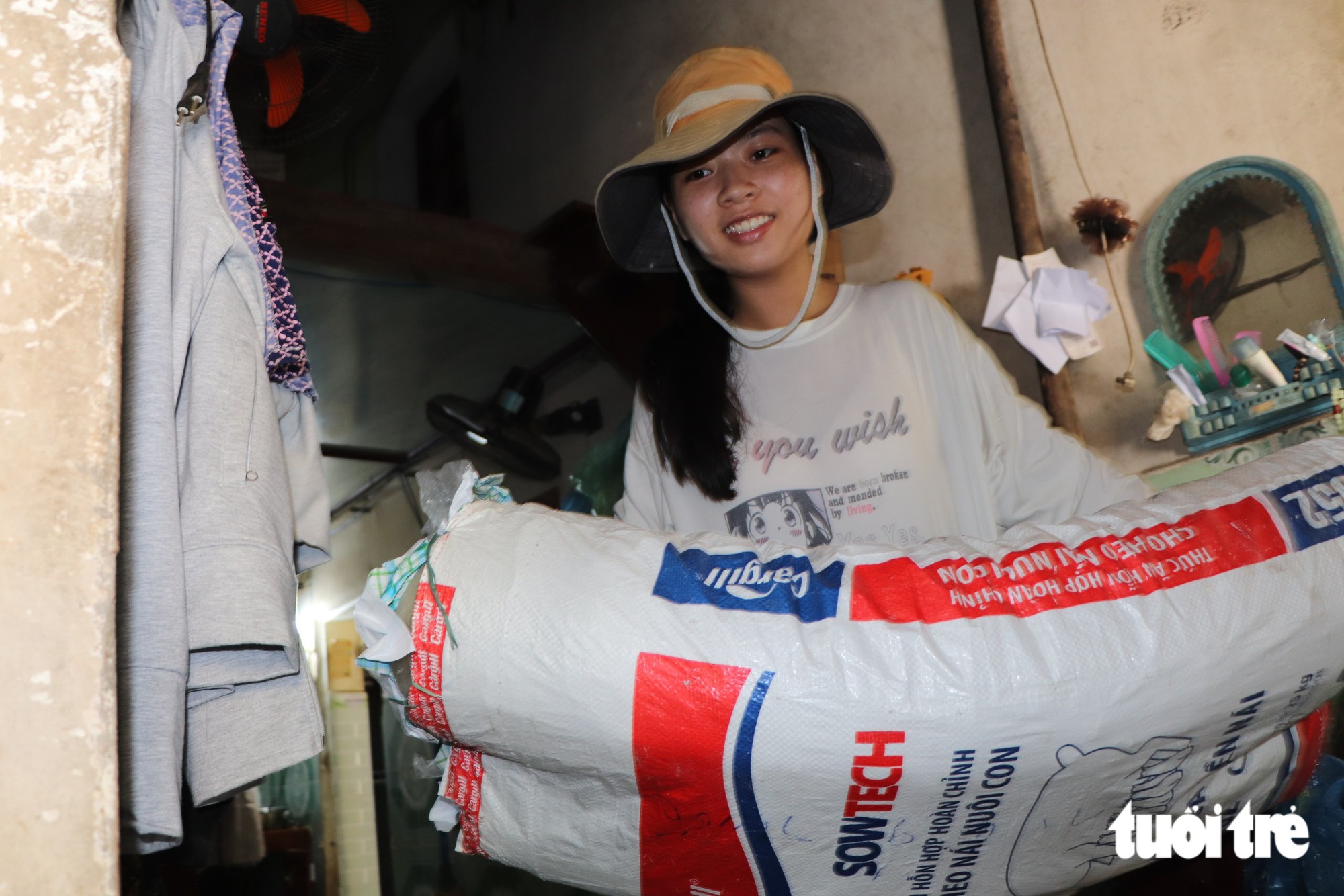 Bán cà phê 10 tiếng mỗi ngày ở Hội An, kiếm chút tiền vào ĐH Kinh tế TP.HCM - Ảnh 11.