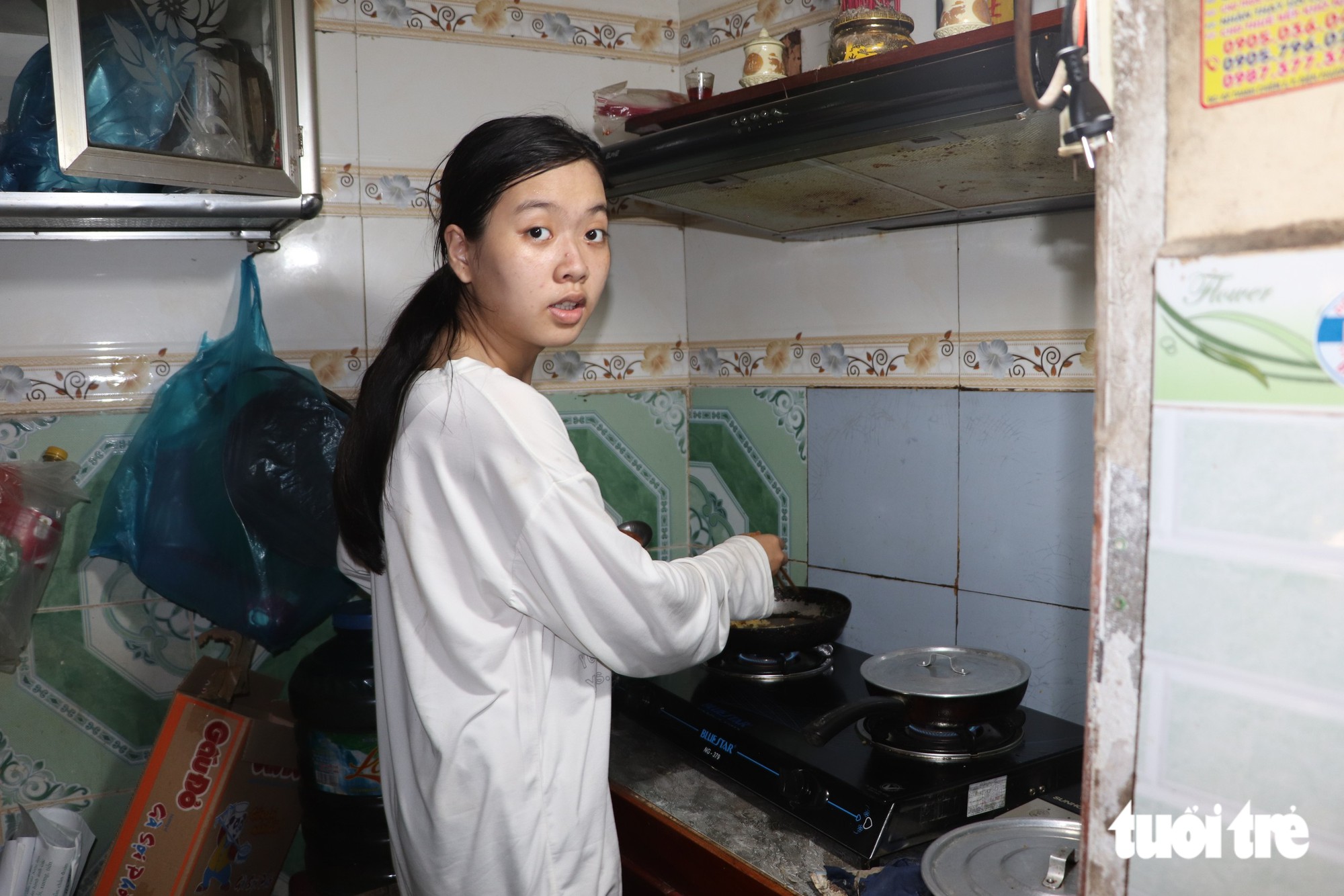 Bán cà phê 10 tiếng mỗi ngày ở Hội An, kiếm chút tiền vào ĐH Kinh tế TP.HCM - Ảnh 14.