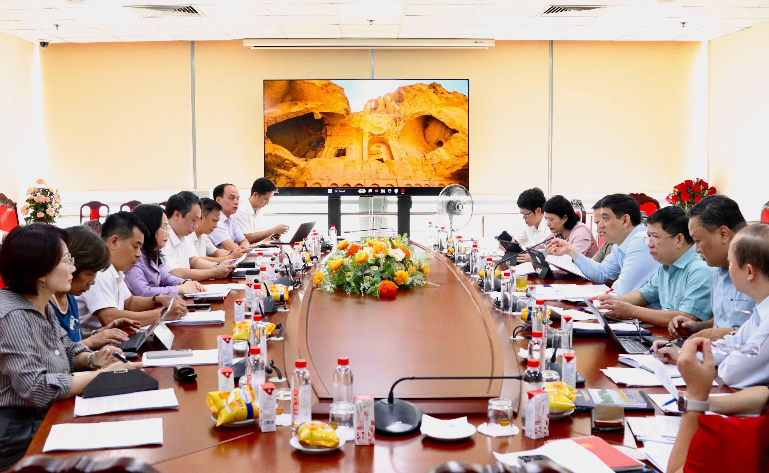 Đề xuất hoàn thuế VAT cho đoàn phim nước ngoài - Ảnh 1.