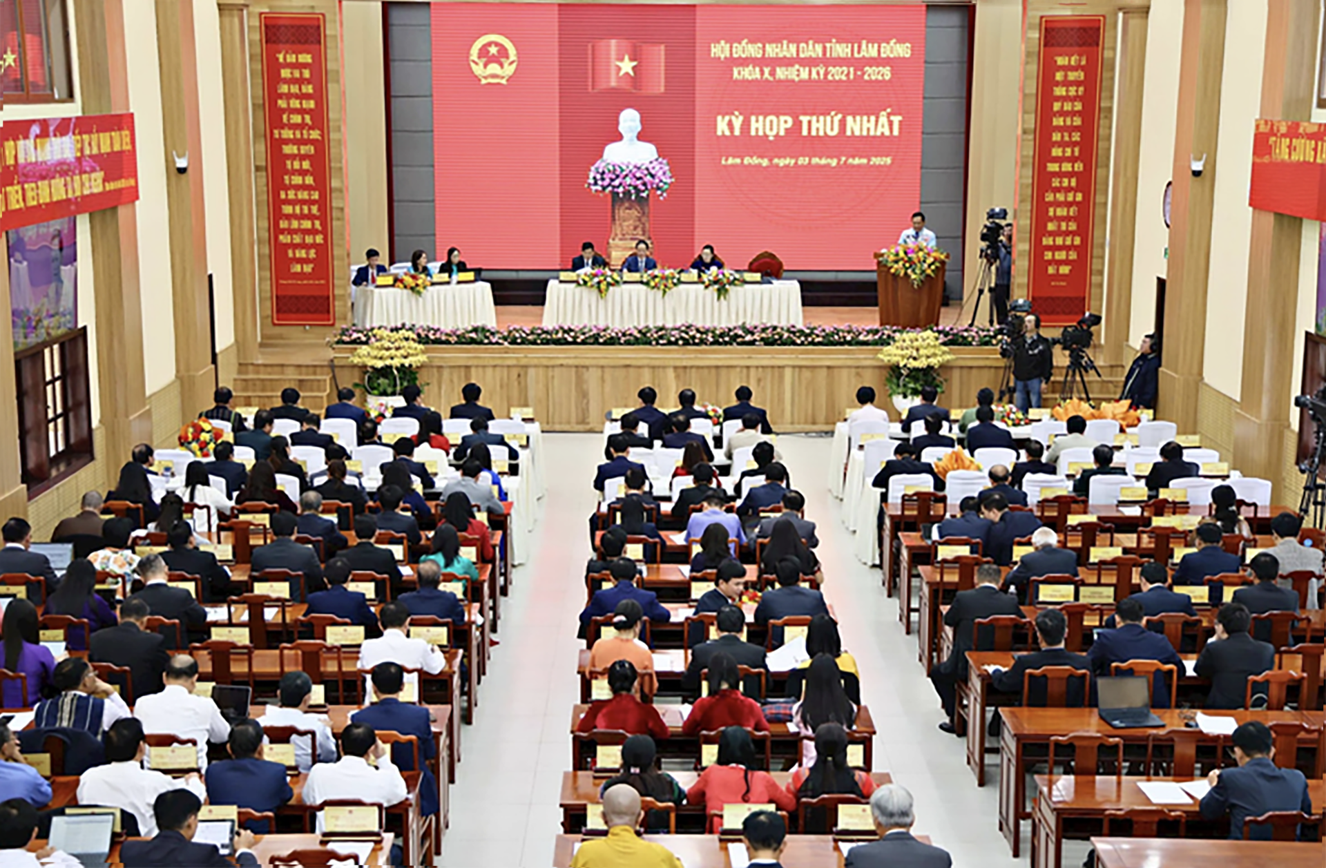 Lâm Đồng: 'Hoàn thành tốt nhiệm vụ 3 năm' nhưng được nghỉ theo Nghị định 178 vì 'không đáp ứng' - Ảnh 2.