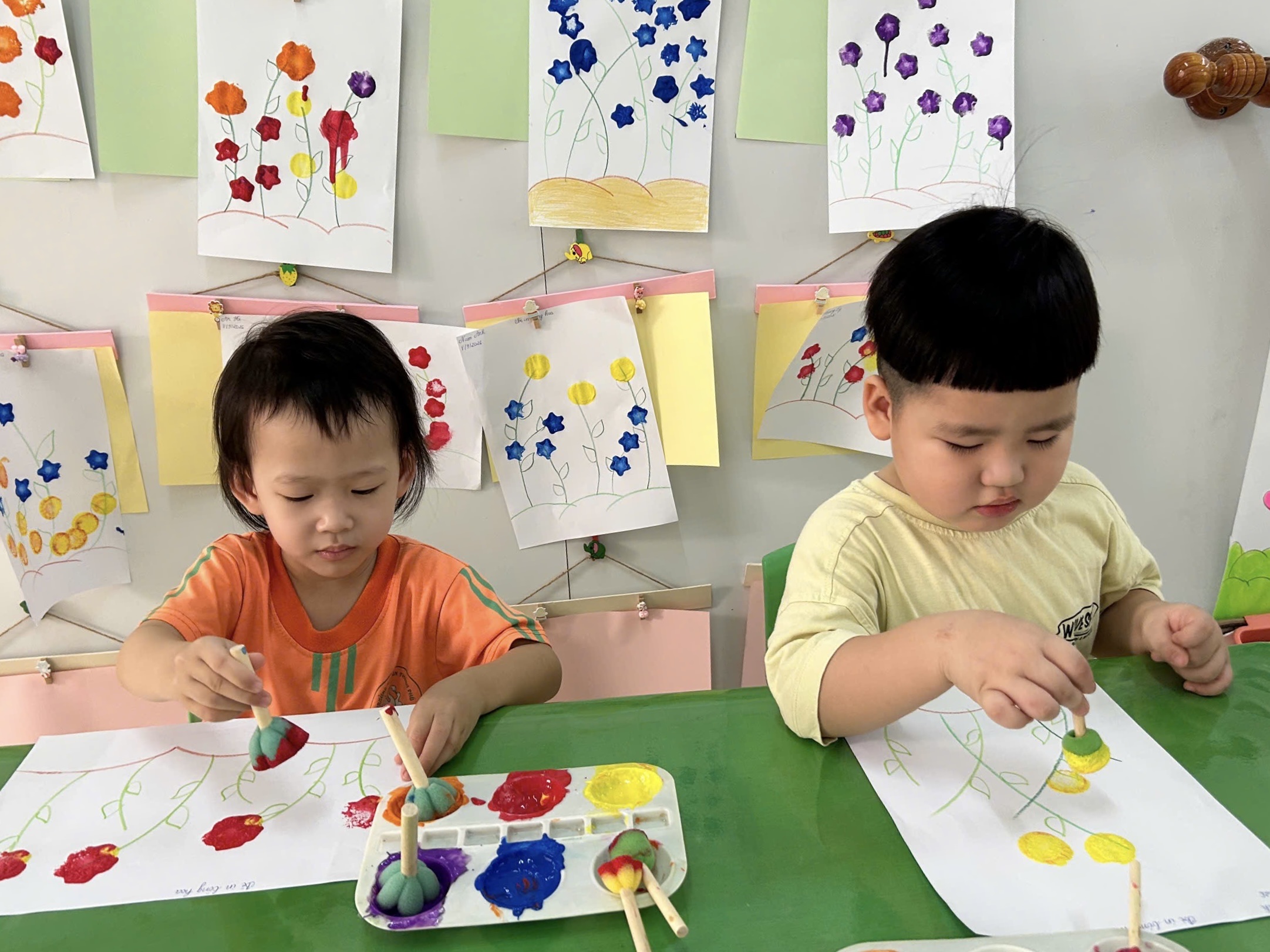 Tiếng Anh tích hợp ở mầm non TP.HCM: Đưa vào trường học ra sao? - Ảnh 1.