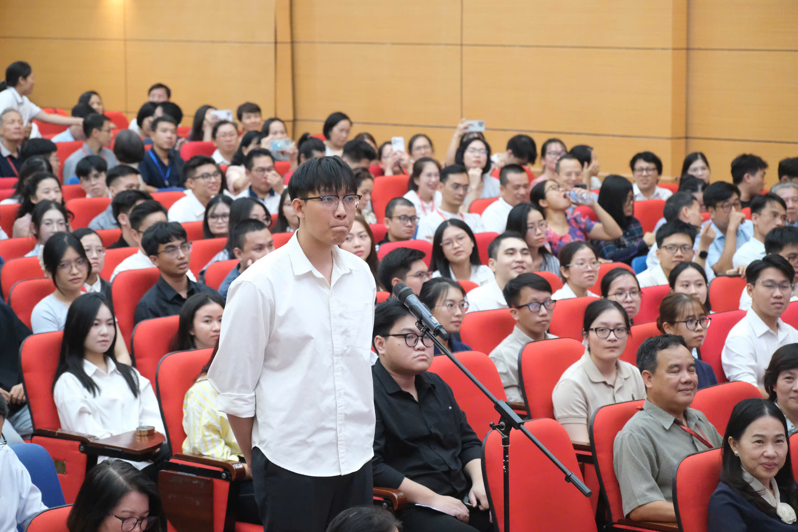 Từ 15 bác sĩ nội trú đến 444 chỉ tiêu: Vì sao Trường đại học Y Hà Nội mở rộng đào tạo? - Ảnh 1.