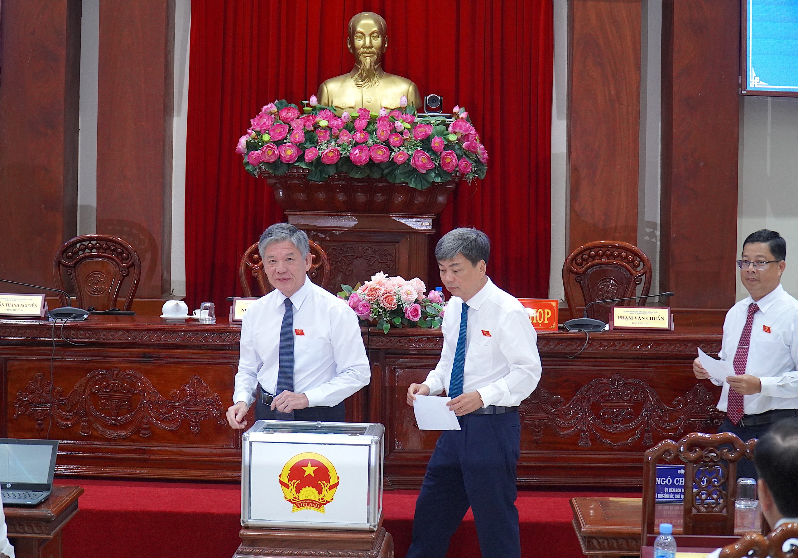 Ông Nguyễn Thanh Nhàn được bầu làm Chủ tịch UBND tỉnh Đồng Tháp nhiệm kỳ 2026 - 2031 - Ảnh 3.