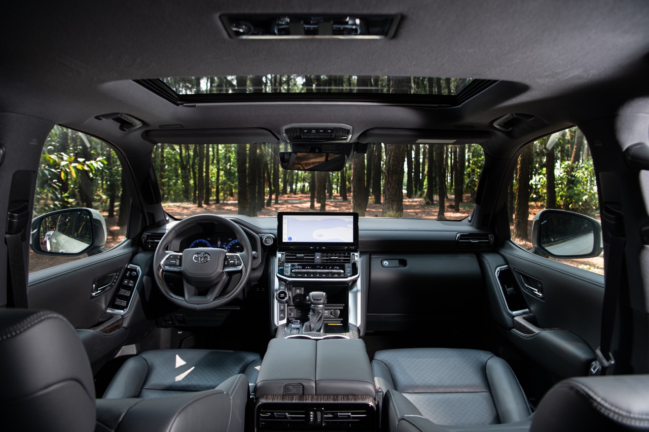 Toyota Land Cruiser thêm bản hybrid ở Việt Nam, giá từ 4,71 tỉ - Ảnh 1.