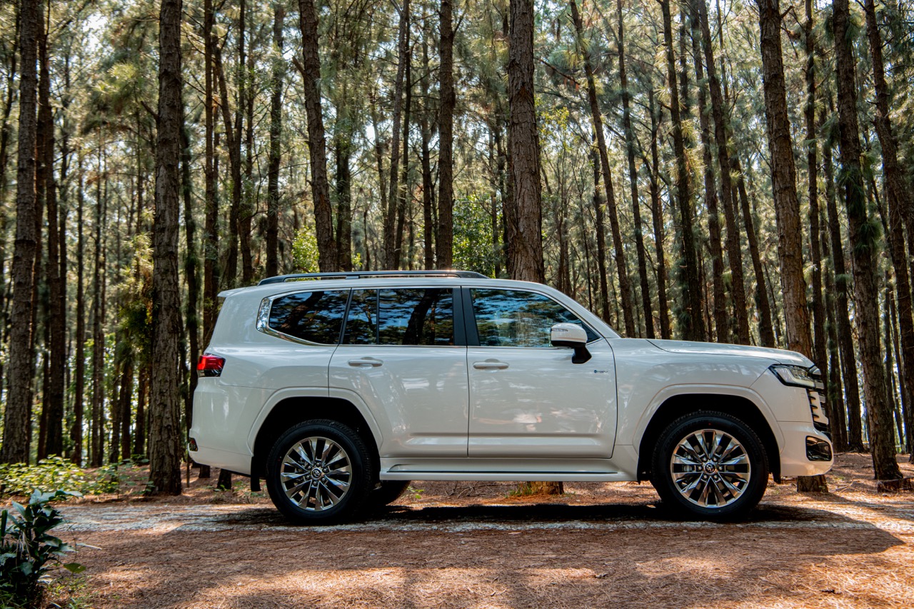 Toyota Land Cruiser thêm bản hybrid ở Việt Nam, giá từ 4,71 tỉ - Ảnh 3.