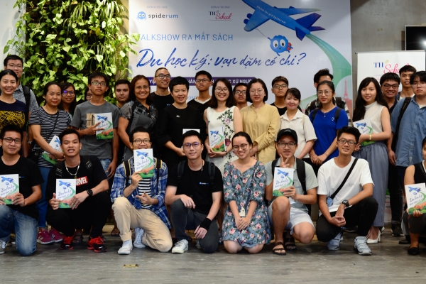 Các bạn chụp ảnh cùng các anh chị chuyên gia.