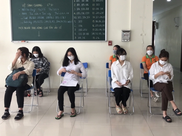 Hơn 100 tân sinh viên được hỗ trợ ăn, ở miễn phí tại KTX Cỏ May- Ảnh 1.