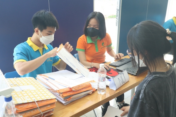 Hơn 100 tân sinh viên được hỗ trợ ăn, ở miễn phí tại KTX Cỏ May- Ảnh 3.
