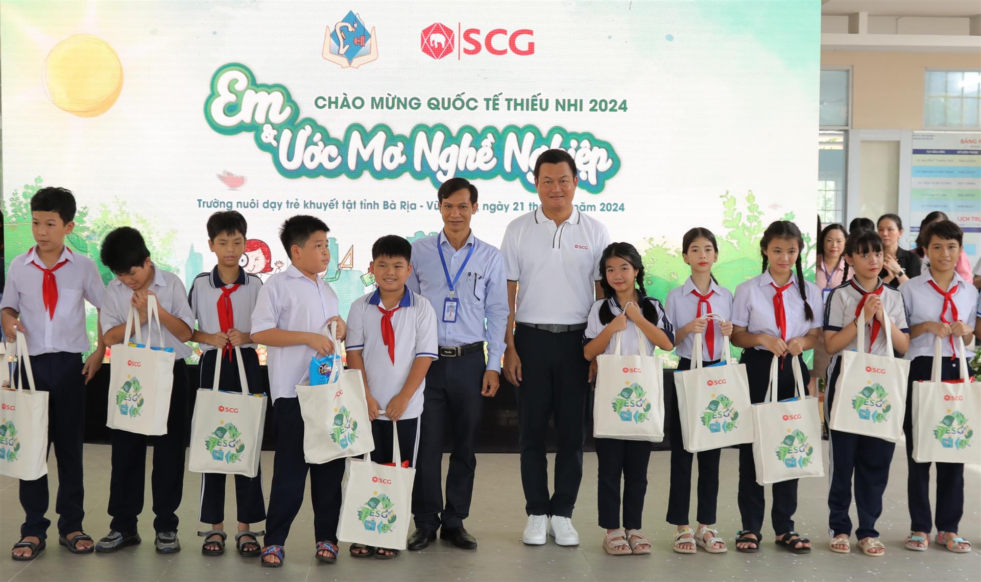 Trao cơ hội nghề nghiệp cho trẻ em khuyết tật