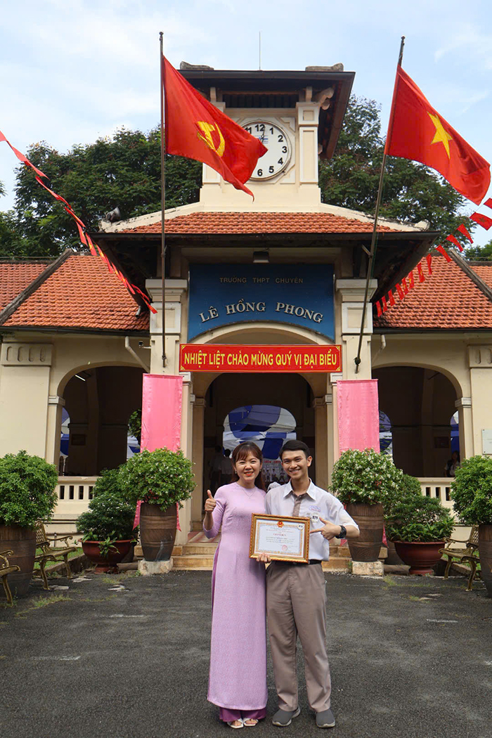 Trở thành thủ khoa kép nhờ tinh thần tự học