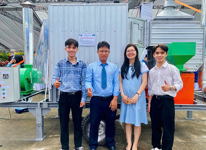 Máy sấy nông sản giúp nông dân “vượt lũ”
