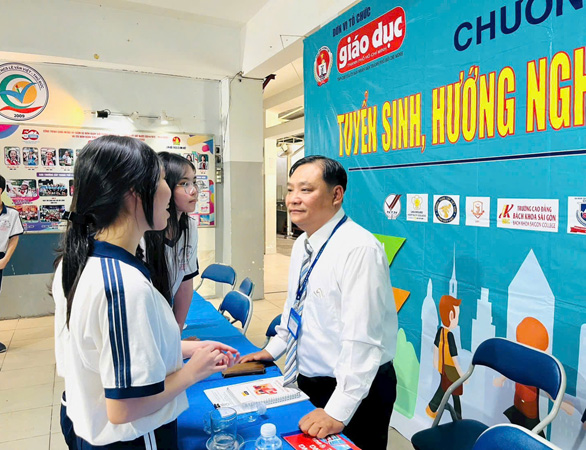 Cầu nối đưa trường THPT đến phụ huynh, học sinh lớp 9