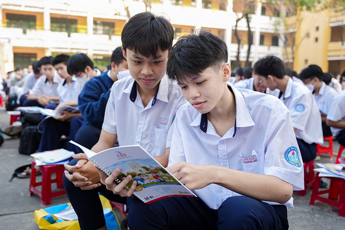 Xét học bổng sớm: “Lợi ích kép” khi chọn ngành Logistics và quản lý chuỗi cung ứng