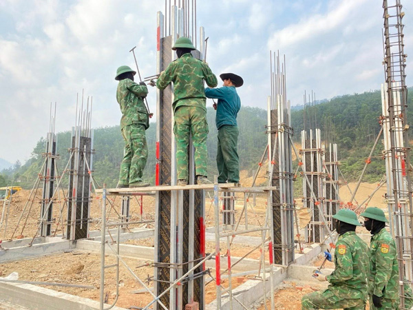 Lặng lẽ dựng trường nơi biên ải