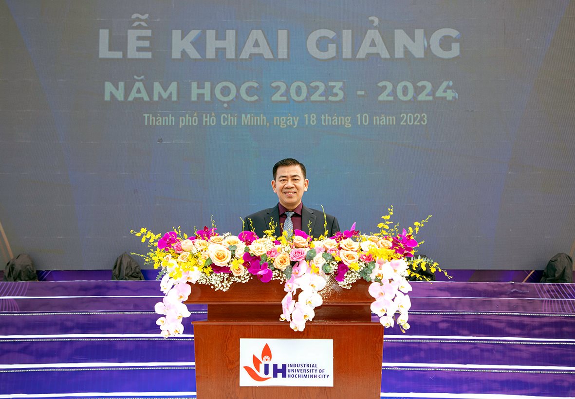 iuh-khai-giang-5.jpg